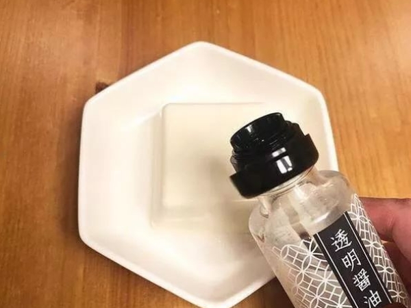 日本百年醬油廠推「透明醬油」！讓滷肉飯醬汁、生魚片沾醬通通變透明