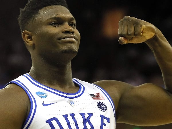 起死回生！「詹皇 2.0」Zion Williamson 豪拿 32 分 11 籃板　關鍵上籃幫助杜克驚險晉級 16 強！