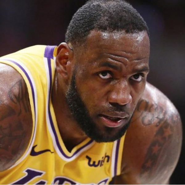 包在我身上！湖人連續 6 年與季後賽無緣　詹皇信心喊話：「我發誓不會讓各位等太久！」