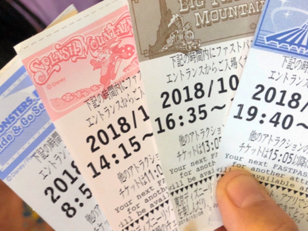 不用再跑整個園區拿票！東京迪士尼樂園今夏導入用手機直接取得「快速通行券」新功能！