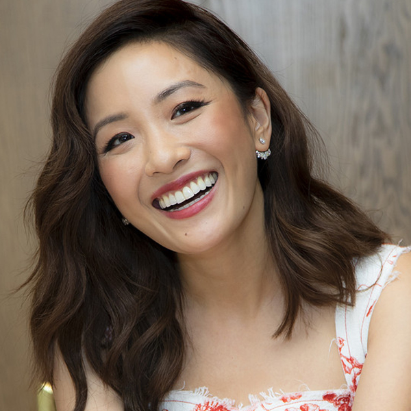 《瘋狂亞洲富豪》吳恬敏變身脫衣舞女郎 新片「露肚辣妹造型」嚇壞粉絲：「這不是瑞秋！」