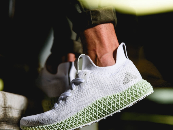 adidas 獨創4D科技中底  數位化製鞋技術改寫歷史  ALPHAEDGE 4D跑鞋  3月28日強勢再現