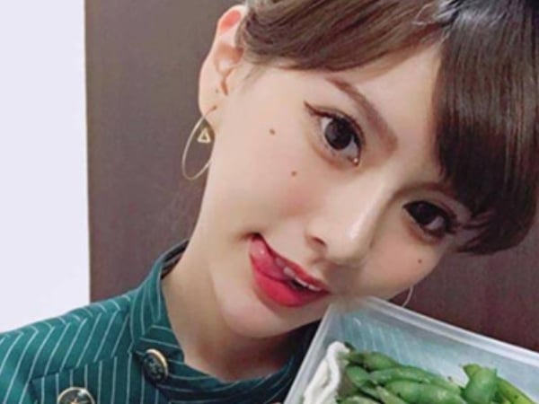 想搭長榮了！制服下的逆天雪乳肆意迸出