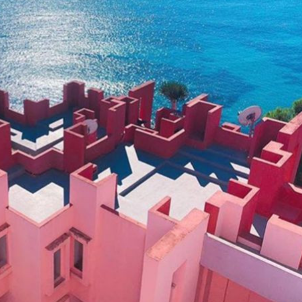 比愛琴海更浪漫！情侶必去西班牙夢幻粉色城堡