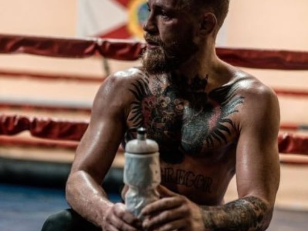 「嘴砲」Conor McGregor 宣布退休後首度露面　被爆出在家鄉愛爾蘭正因性暴力案件被調查！
