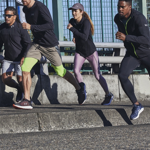 「UA Charged Rogue慢跑鞋」穿上屬於你的顏色、向目標穩步前行！