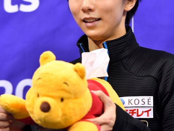 羽生結弦每場比賽完下起「小熊維尼雨」玩偶怎麼處理？滑冰王子背後故事超暖心！