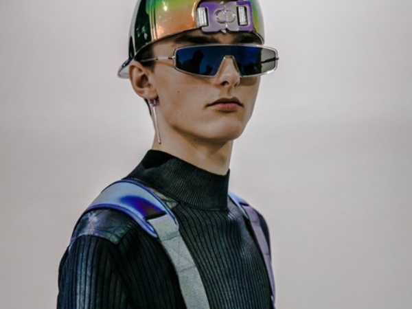 【Ｊ個稀好貨】這不是我認識的 DIOR！ 早秋男裝大玩「金屬中毒」風　甚至推出台幣破百萬天價「馬鞍包」！