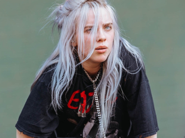怪奇美少女 Billie Eilish 是小賈斯汀迷妹　爆紅後被偶像回追蹤不禁露出「超嬌羞笑容」！