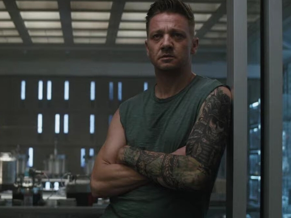 訊息量爆炸！《復仇者聯盟 4》曝光最新預告　鋼鐵人跨越 3 年再度與美國隊長握手和好！