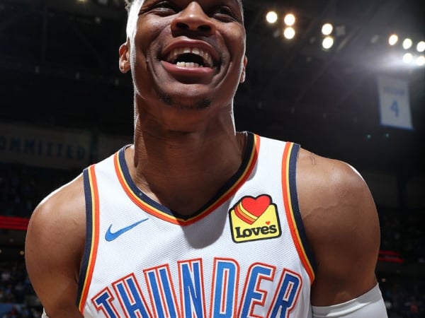 神龜再現！威少完成「20 分 20 籃板 21 助攻」超級大三元　近 51 年來 NBA 第一人！