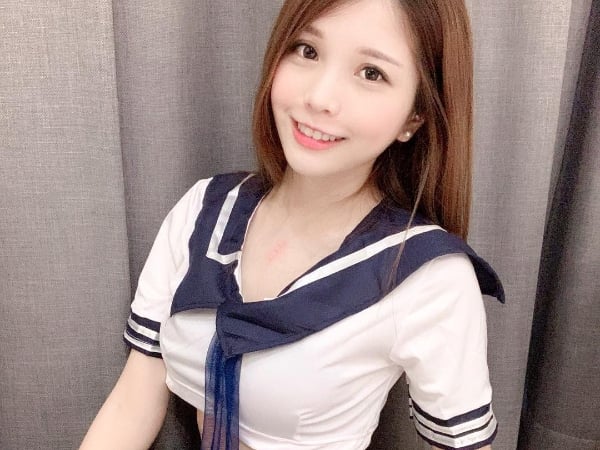 福利片大放送！「瑀熙」偕Coser「煙煙」開箱內衣「造山」　網讚：這一集太養眼了