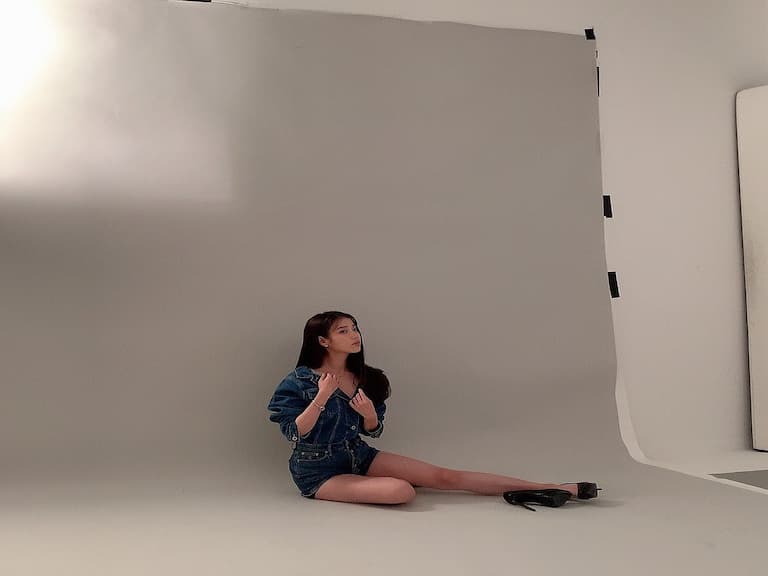 IU 李知恩「身高詐欺術」這麼神?155 公分靠這 5 招瞬間增高到 170 公分!