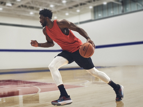 為什麼 Joel Embiid 那麼愛?全方位性能的仿生戰靴「UA Anatomix Spawn Low 籃球鞋」優點解析!