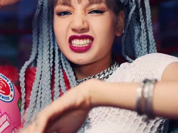 BLACKPINK 新曲 MV 觀看次數破億！最吸睛的竟然是 LISA 「一口小白牙」 超簡單 4 招輕鬆達陣～