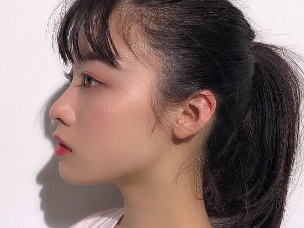 日本無敵美少女的側臉!橋本環奈穿性感露背裝 展露 20 歲成年小女人風情!