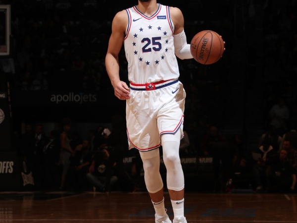 極致酸！籃網主場外面貼滿 Ben Simmons 尋人啟事海報：「請問你有看過他的跳投嗎？」