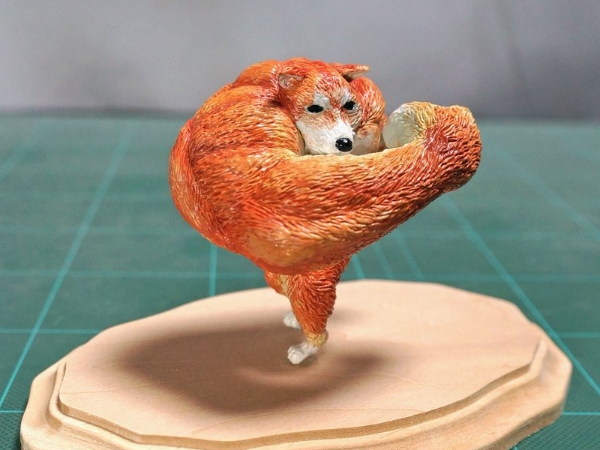 被貓揍的狗變立體了！日本神人將「獵奇動物梗圖」 3D 實體化　網友：好想買⋯