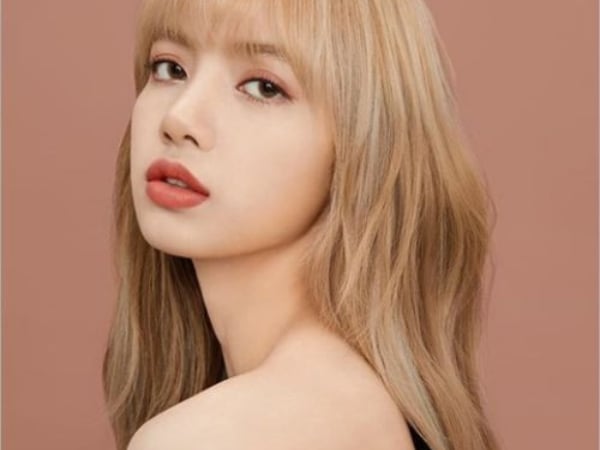 冬天胖到鎖骨不見？Jennie、Lisa 都在瘋的「顯瘦直角肩」只靠這 2 招視覺秒瘦 5 公斤！