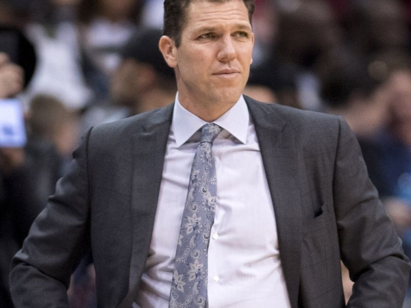 NBA 性醜聞又一發！前湖人教練被女記者控告性侵：「他強行抱住我，還不停摩擦我的身體！」