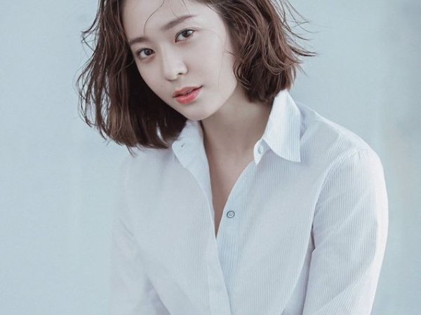 昔日「空靈女神」變大嬸？！ KRYSTAL 就靠這「3 種百搭單品」輕鬆視覺 -3 Kg ！