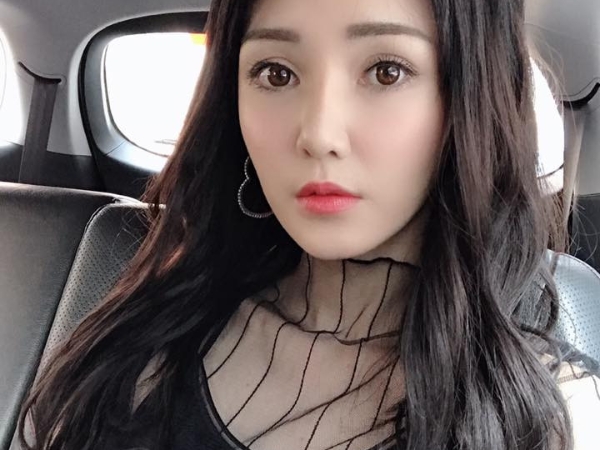 本土女星陳子玄穿「胸前中空裝」！秀雙 C 雪乳夜晚秒變戰鬥服