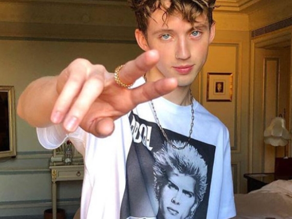 快訊 / Troye Sivan 今晚開唱先賞海芋 陽明山打卡粉絲興奮:等不及看他表演了!