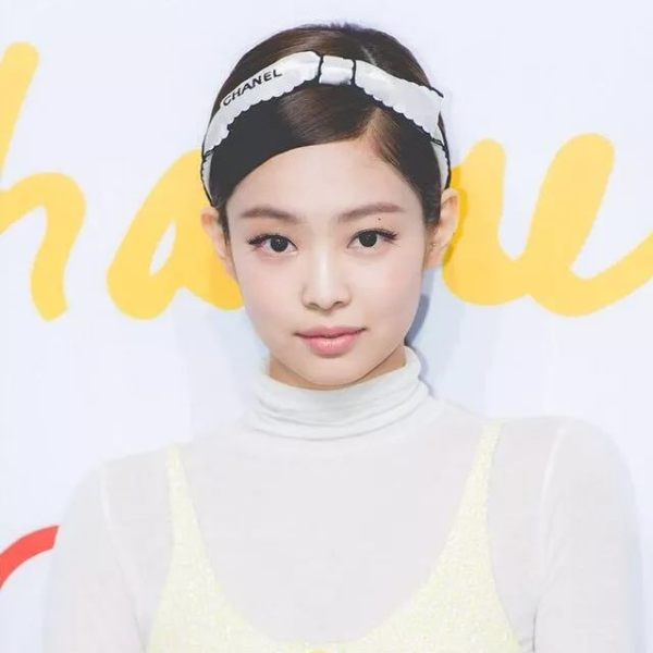 2019 春夏髮型！拿出你的女孩玩心，用 3 種流行髮飾打造頂上風格