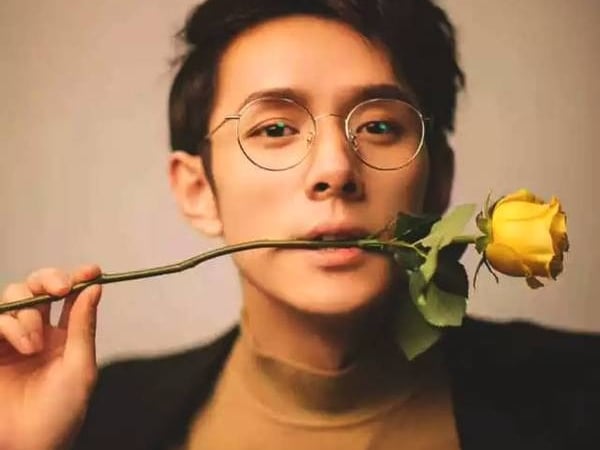 男人噴了秒變小奶狗、女人噴了仙氣爆棚！口紅哥狂推 2 款男女噴都超迷人的「仙氣香」！