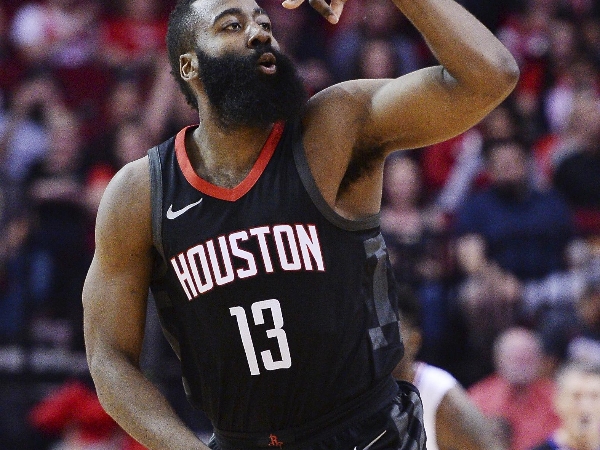 空檔跟有人守的出手動作不一樣？美媒發布 James Harden「三分球投籃製造犯規」解析影片