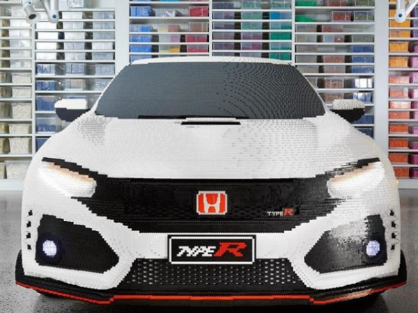 帥到哭!神人用 32 萬個樂高積木打造 1 比 1「Honda Civic Type R」跑車模型 車燈還能操作發光!