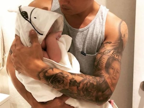 你以為盪鞦韆已經很狂?余文樂兒子 Cody 這次生日禮物居然是一台賓士 G63!