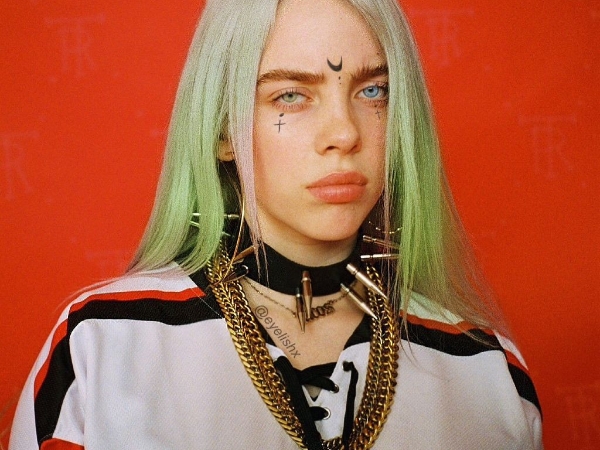 迷妹巔峰!Billie Eilish 爆料將與偶像小賈斯汀合作新歌 粉絲笑:怪奇比莉追星太成功!