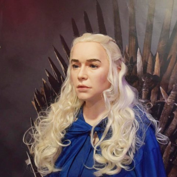 這是哪位？都柏林博物館展出崩壞版龍女蠟像　艾蜜莉雅克拉克超幽默反應讓你又愛上他一次！