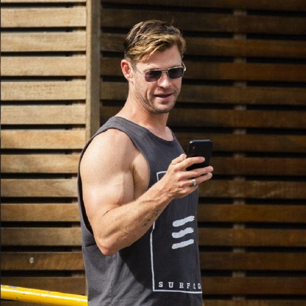 肌肉都還在！「雷神索爾」克里斯漢斯沃最新街拍　秀出超級英雄般超壯手臂！