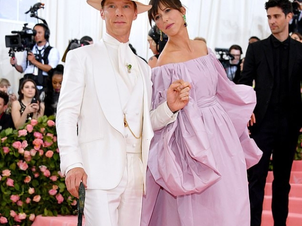 奇異博士純白紳士登場!Met Gala 紅毯男星 DC「閃電俠」多重眼妝超搞怪嚇人!