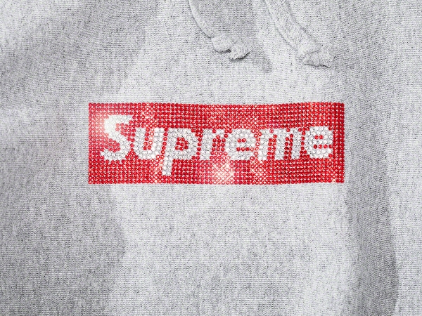 閃閃發亮的 Supreme 你能想像嗎？ Supreme  25周年 與施華洛世奇推出最閃聯名！