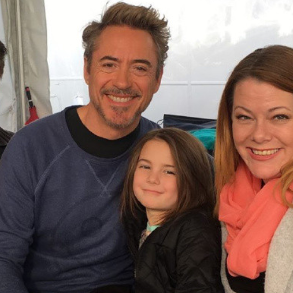 鋼鐵人與女兒《復仇者聯盟 4》片場照曝光　小童星甜稱「他是我螢幕裡的爸爸」！