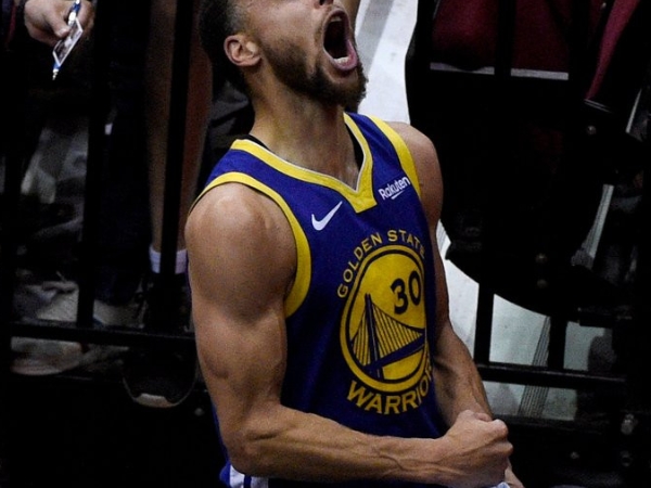 耍心機？Curry 贏球後興奮大喊「再把我趕出球場啊！」　背後原因竟與 Chris Paul 的小手段有關！