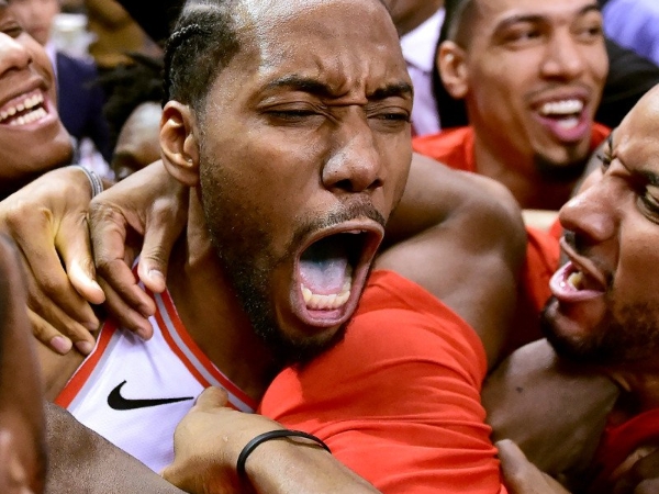 多倫多救世主！Kawhi Leonard 高難度後仰跳投絕殺七六人　狂砍 41 分獨自撐起暴龍闖進東冠！