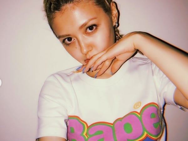 Supreme、Chanel、Yeezy⋯她都有 !「潮版 Lisa 」遠藤新菜甜美外表下 其實是不折不扣的潮妹仔!