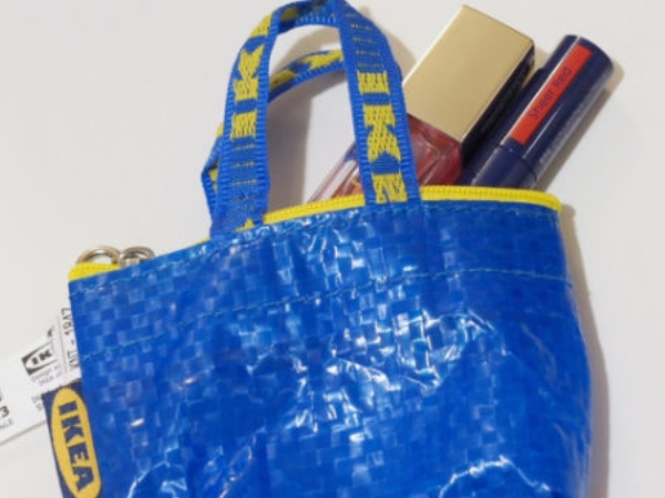 讓人發笑的可愛小物！日本網路火紅「超迷你版 IKEA 購物袋」　拿來裝零錢、玩模型用途太多！