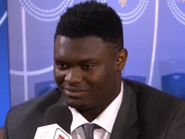 有點失望？得知鵜鶘中下屆狀元籤　「詹皇 2.0」Zion Williamson 當下露出尷尬笑容並迅速離場！