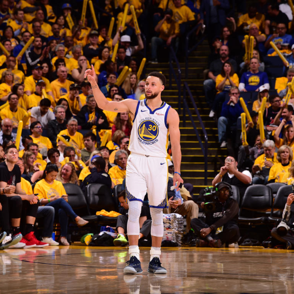 狂轟 9 顆三分球！Curry 大暴走砍下 36 分完虐拓荒者　勇士漂亮收下西區決賽第一場勝利！