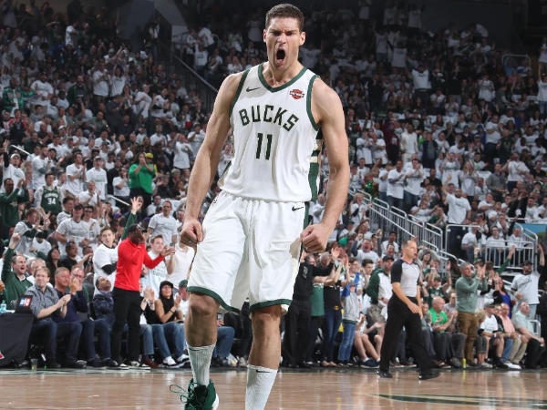 末節絕地大反攻！Brook Lopez 狂炸 29 分 11 籃板 4 火鍋　公鹿逆轉擊敗暴龍率先開胡！