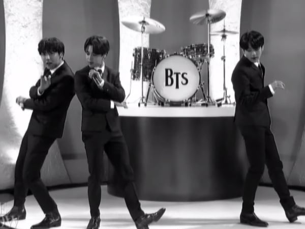 你見過這樣的 BTS 嗎？防彈少年團致敬披頭四復古風表演〈Boy With Luv〉樂迷大讚「又戀愛一次了！」