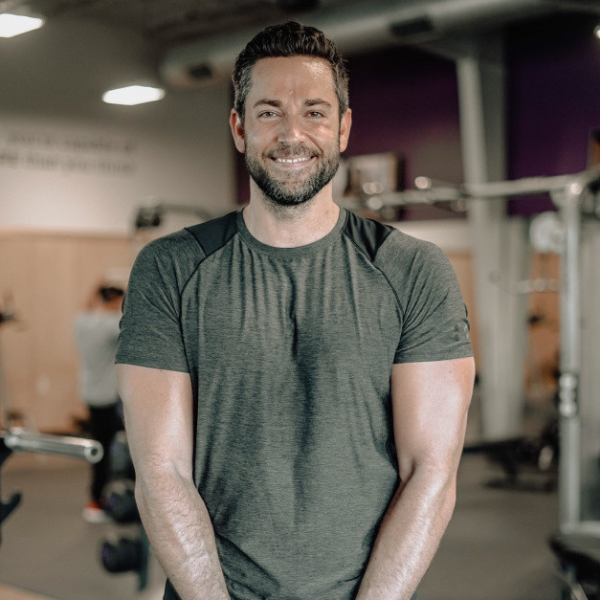 「沙贊」脫下 DC 超級英雄戰袍後肌肉身材超讚　網友：電影外的他帥太多了！