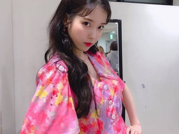 Yeri 撞衫 IU「大媽洋裝」！網評：這對比有點狠