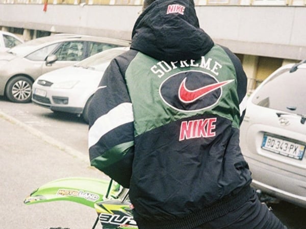 「這天不買」就等著買炒價！Supreme x Nike 最新聯名釋出　網友：「這季終於出了一個像樣的單品了」