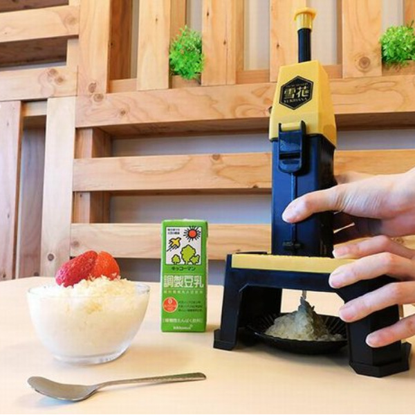自己在家做雪花冰！日本推出「豆乳專用刨冰機」 還有巨峰葡萄、紅豆等新口味豆乳隨你加